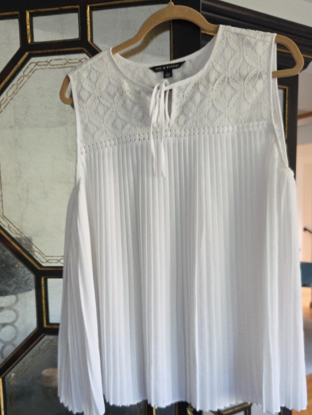 Zac & Rachel White Sleeveless Pleated Lace Yoke Blouse